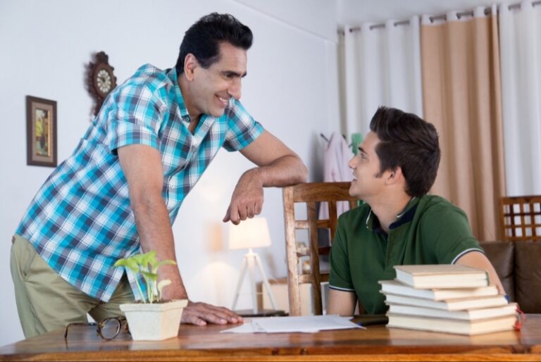 A Guide for Parents on Teaching Teens Financial Responsibility