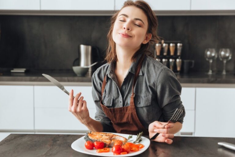 Cutting Down on Eating Out: A Simple Strategy to Save Money